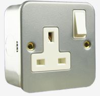 13A 1 GANG METAL CLAD SWITCHED SINGLE SOCKET